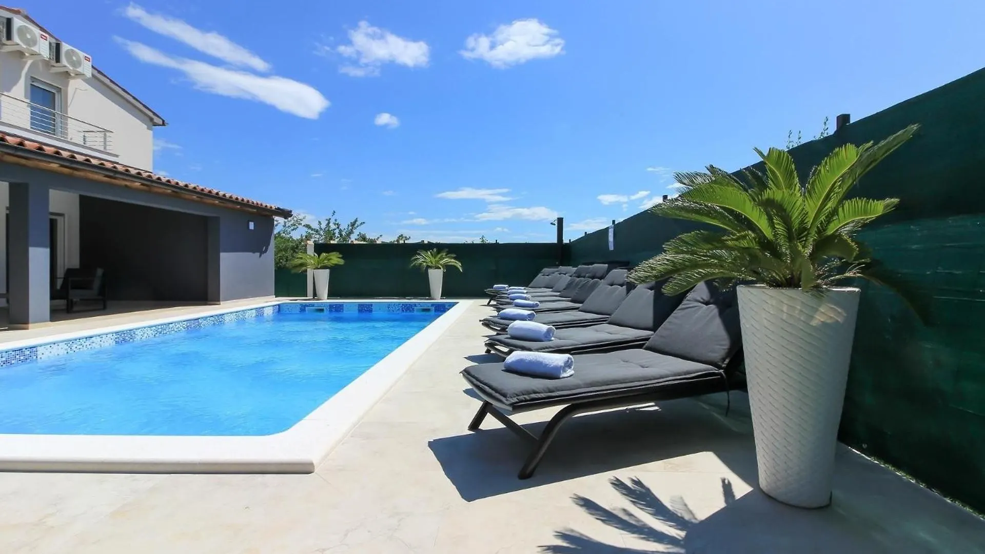 Ferienhaus Mit Privatpool Fuer 8 Personen Ca 160 Qm In Valtura, Istrien Suedkueste Von Istrien Sisan
