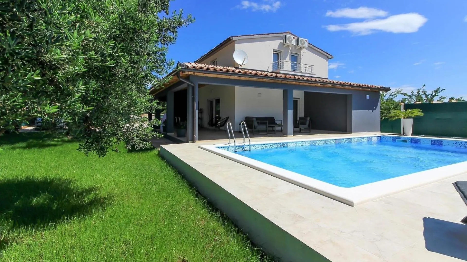 Ferienhaus Mit Privatpool Fuer 8 Personen Ca 160 Qm In Valtura, Istrien Suedkueste Von Istrien Sisan